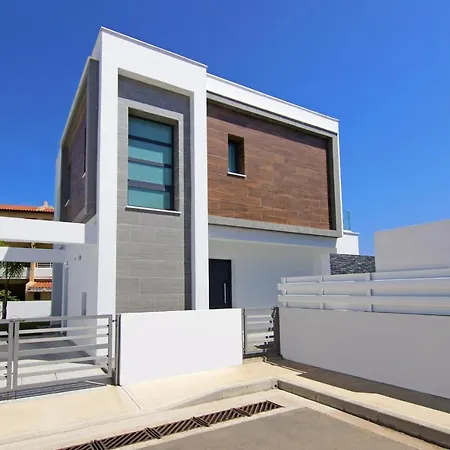 Megan Villa Protaras