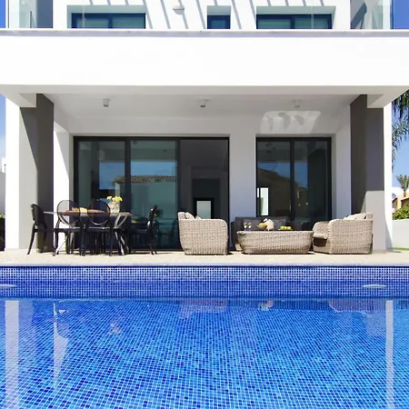 Megan Πρωταράς